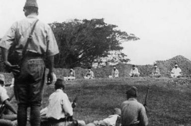 Japanese troops using prisoners of war for target practice, 1942