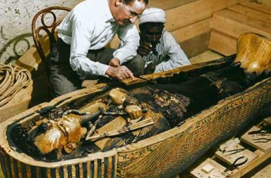 The discovery of Tutankhamun in color pictures, 1922