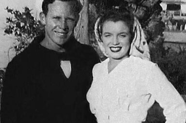 Wedding photos of Marilyn Monroe’s first marriage when she was 16, 1942