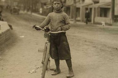 The early teen bicycle messengers, 1908-1917
