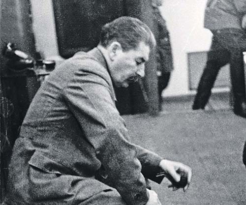 An unauthorized photo of Stalin: the moment he was informed that the Germans were about to take Kiev, 1941