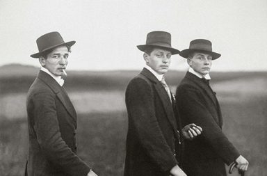 The story behind the “Three Young Farmers” of August Sander, 1914
