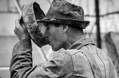 The hard life of roughnecks of the East Texas Oil Field, 1939