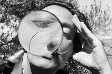 A surreal photo shoot of Salvador Dalì and his wife, 1955