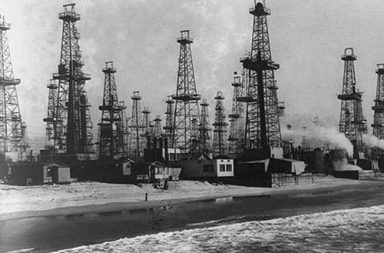 Stunning photos from the time when oil derricks loomed all over California beaches, 1910-1955