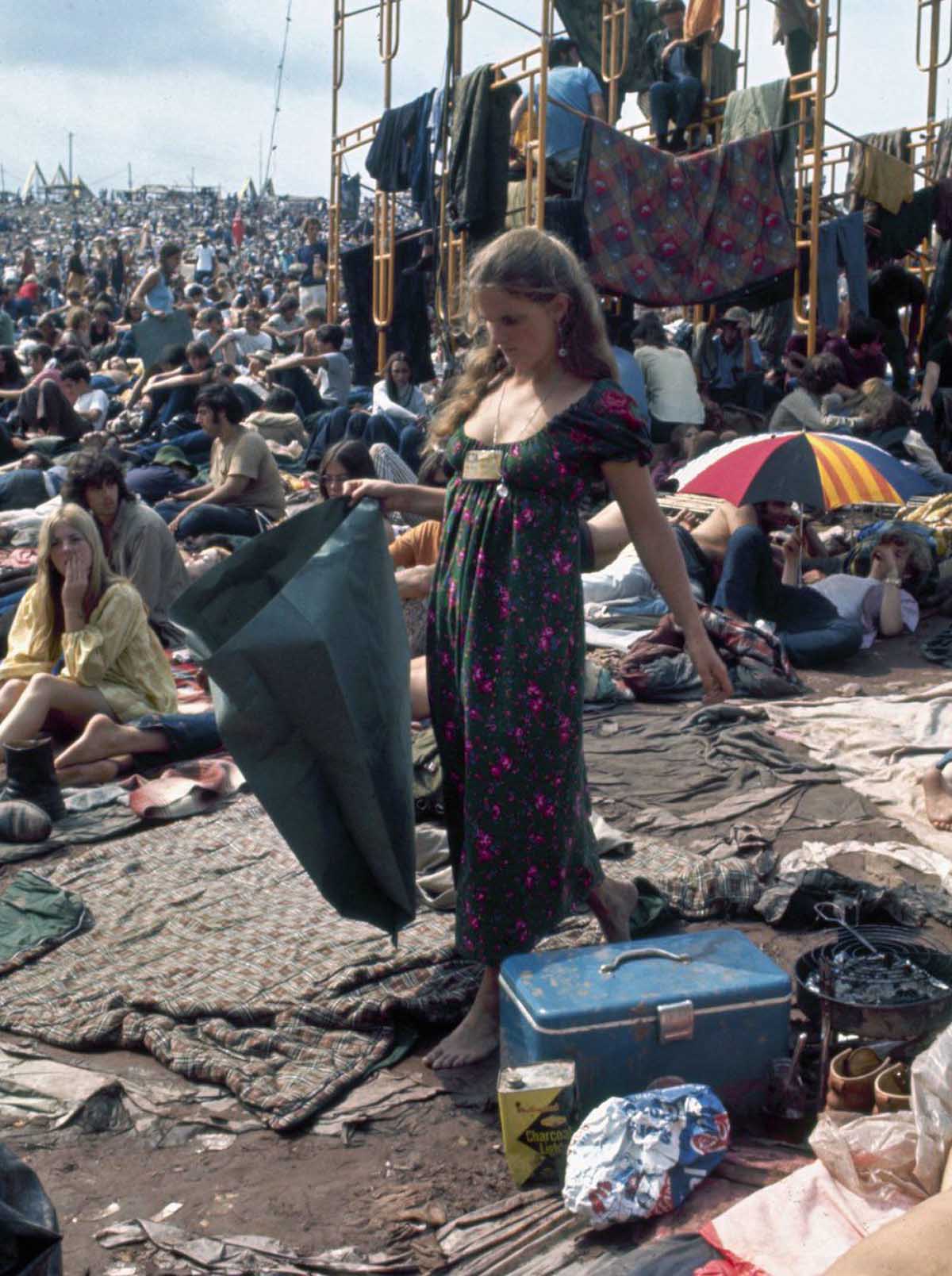 Peace & Love Vibes: 26 Vintage 4x6 Photo Set From 1969 Woodstock Music Festival