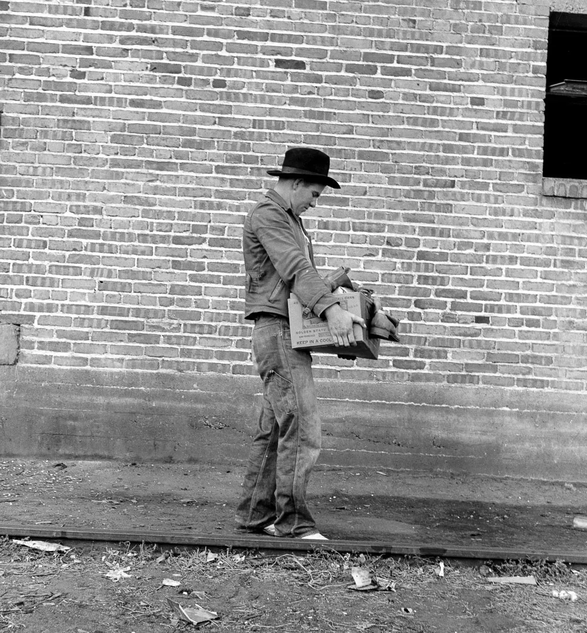 poor-great depression families waitig for aid