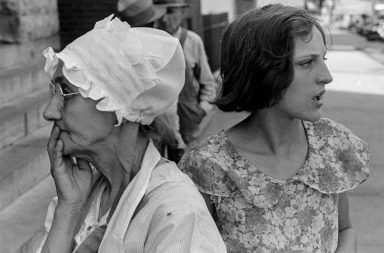 These sad photos show destitute Great Depression families waiting for aid, 1937-1939