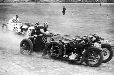 Old photos of daredevil bikers racing in motorcycle chariots, 1920-1930