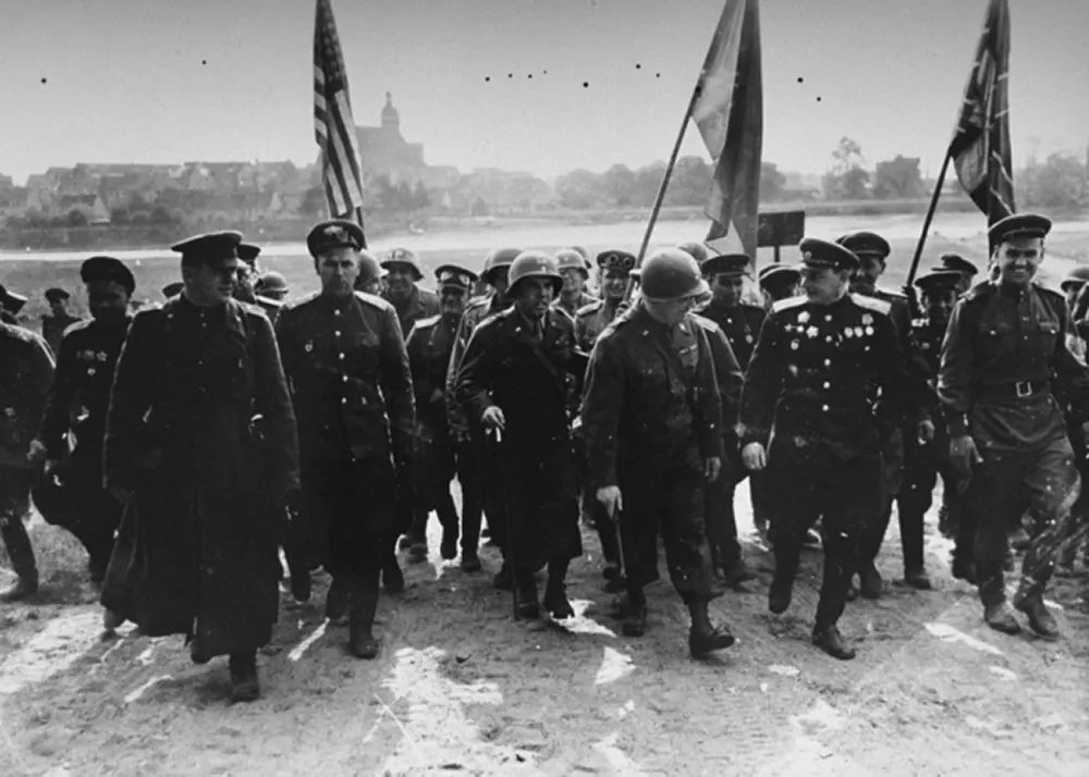 e historic meeting on Elbe River between American and Soviet troops