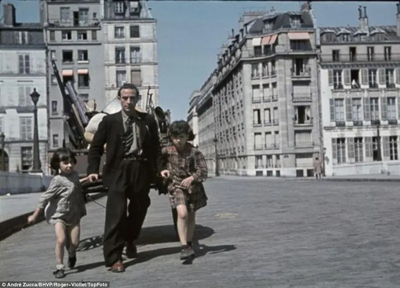 Color photos of occupied paris zucca