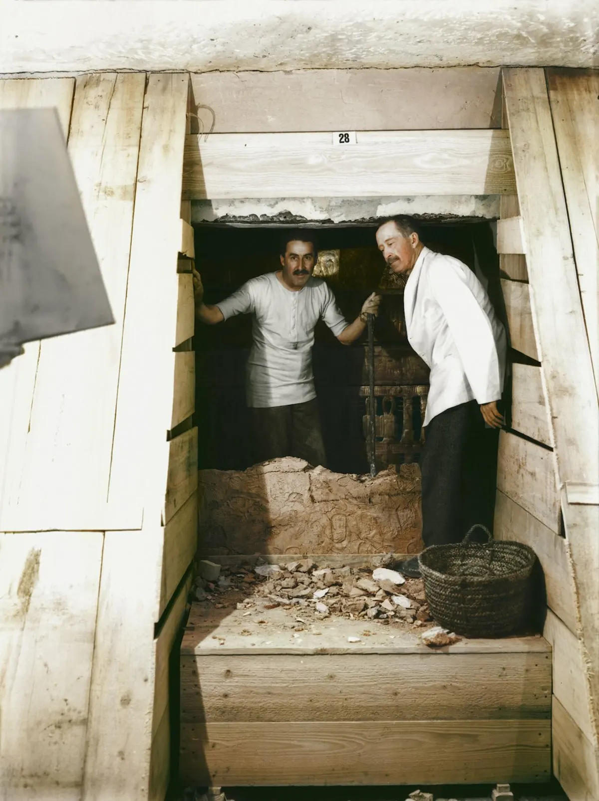 The discovery of Tutankhamun in color pictures, 1922 - Rare Historical Photos