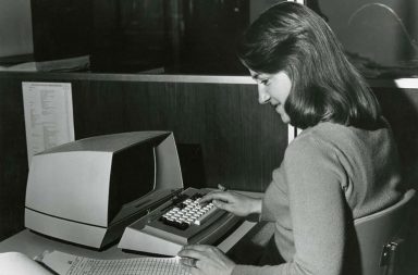 Vintage photos show the workplace and offices of the past, 1970s-1980s