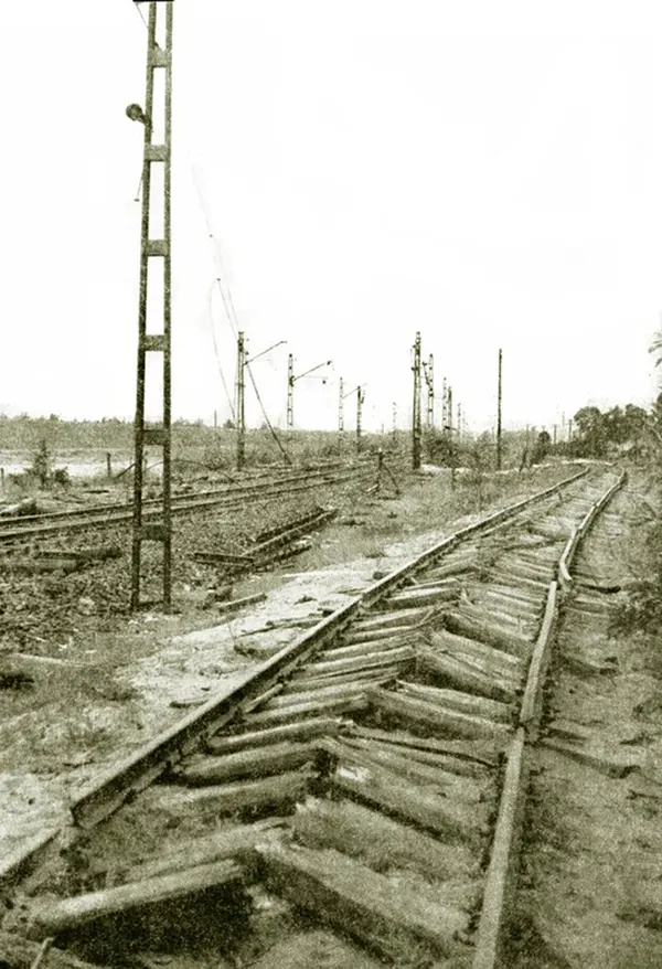 Schwellenpflug to destroy rail tracks 