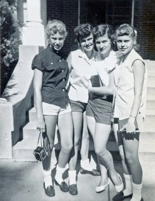 vintage photos teenage girls fashion 1950s