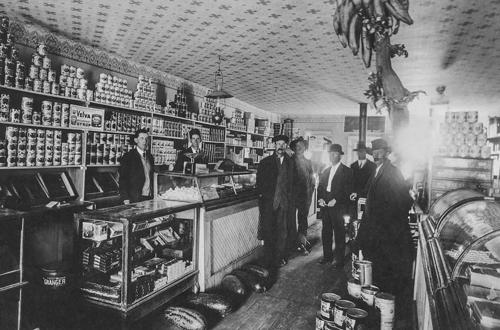 Rare Photos Show American Stores and Shops From the Early 20th Century