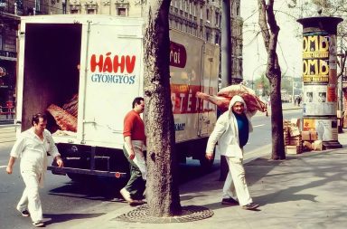 Budapest Flashbacks: Fascinating Photos Capture Street Scenes of Communist Budapest in the 1980s