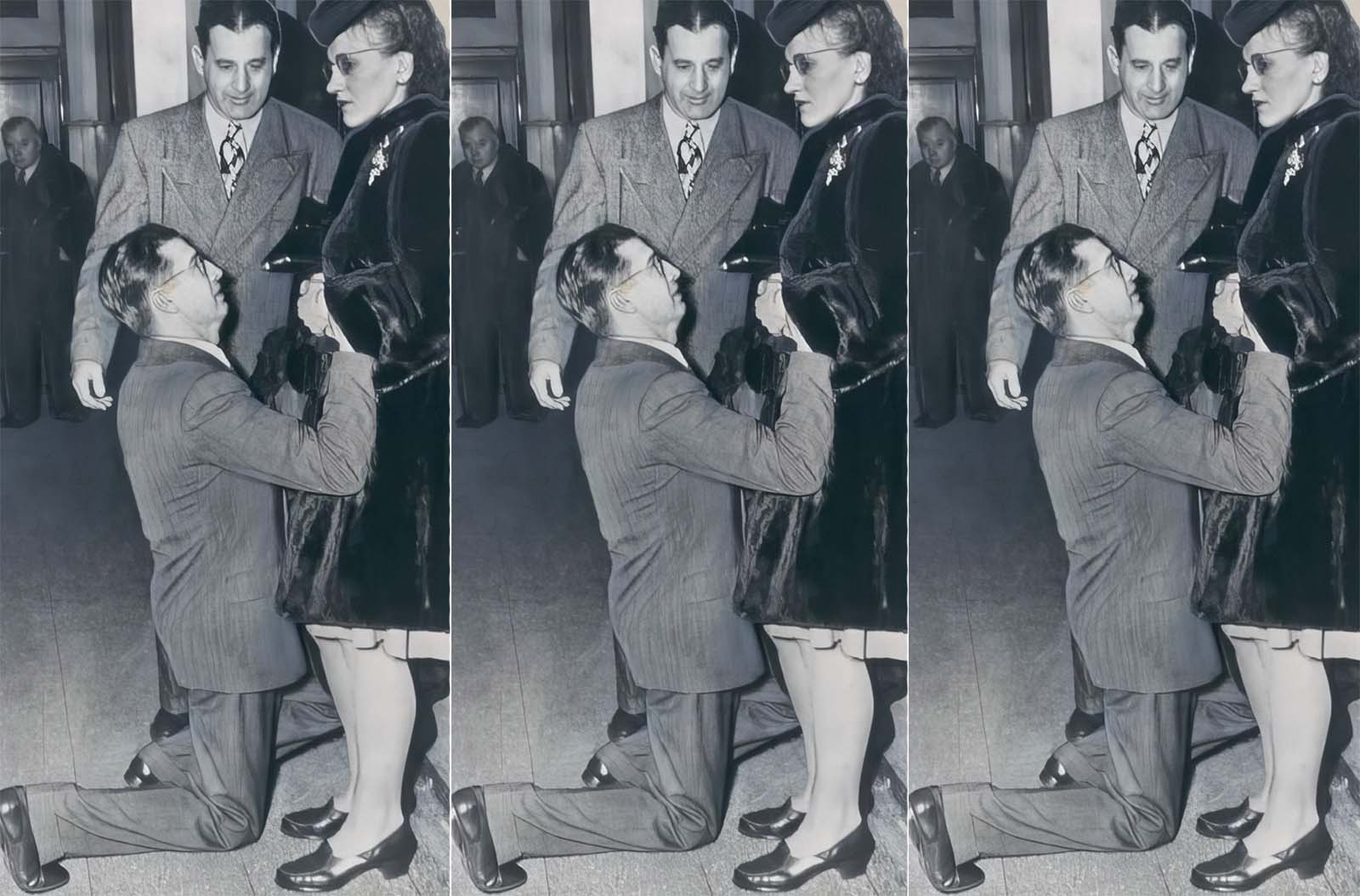 The Story Behind the Iconic 1948 Photo of a Man Begging His Wife for Forgiveness Outside a Chicago Divorce Court