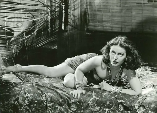 Young Hedy Lamarr Like You’ve Never Seen Her Before: Stunning Photos