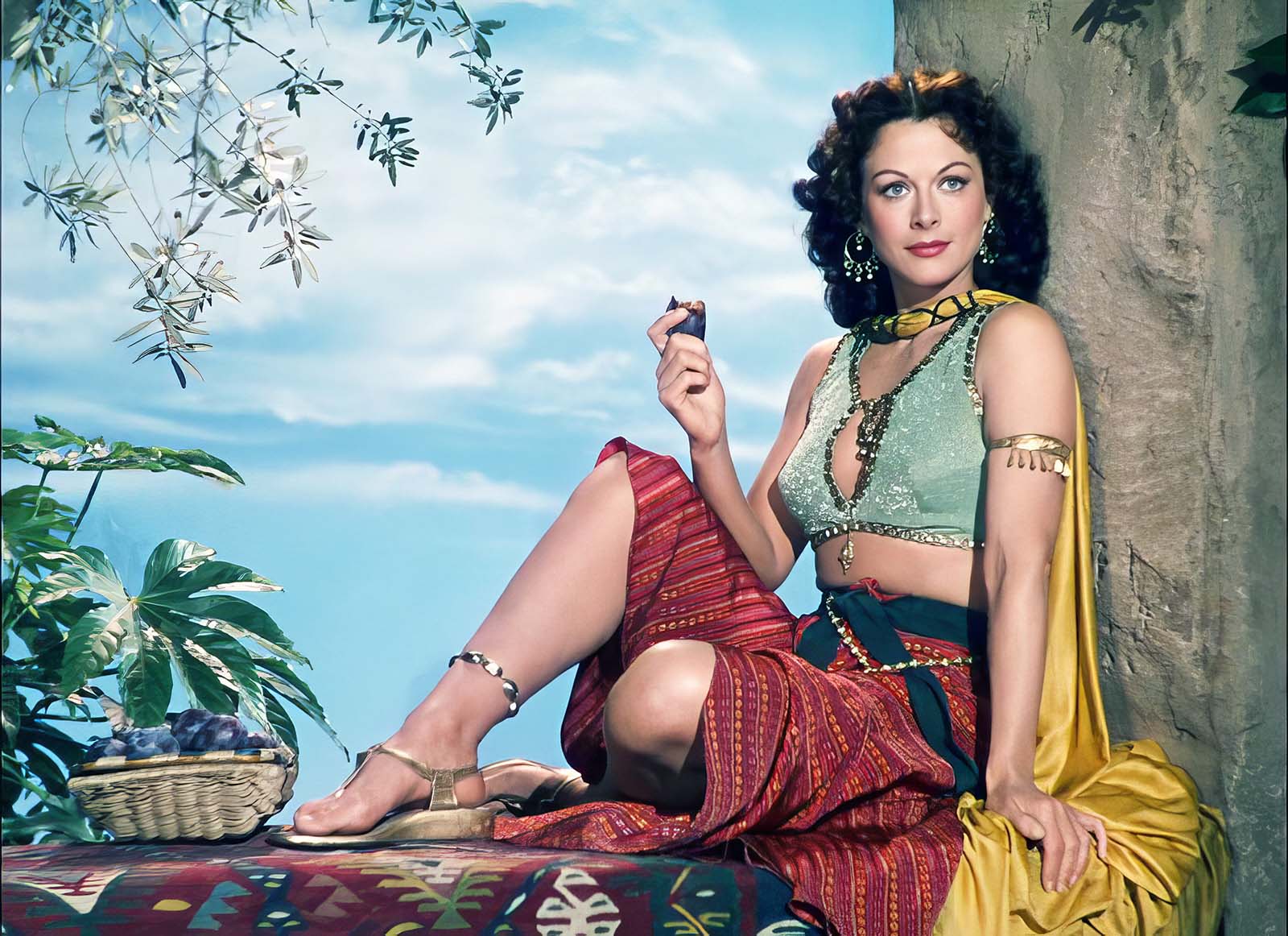 Young Hedy Lamarr Like You’ve Never Seen Her Before: Stunning Photos