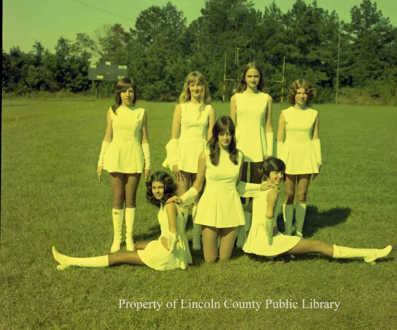 Vintage Cheerleaders Photos