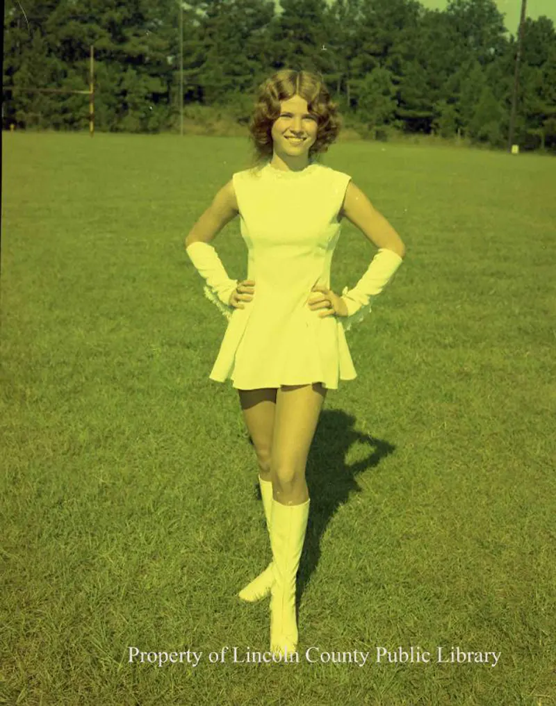 Vintage Cheerleaders Photos