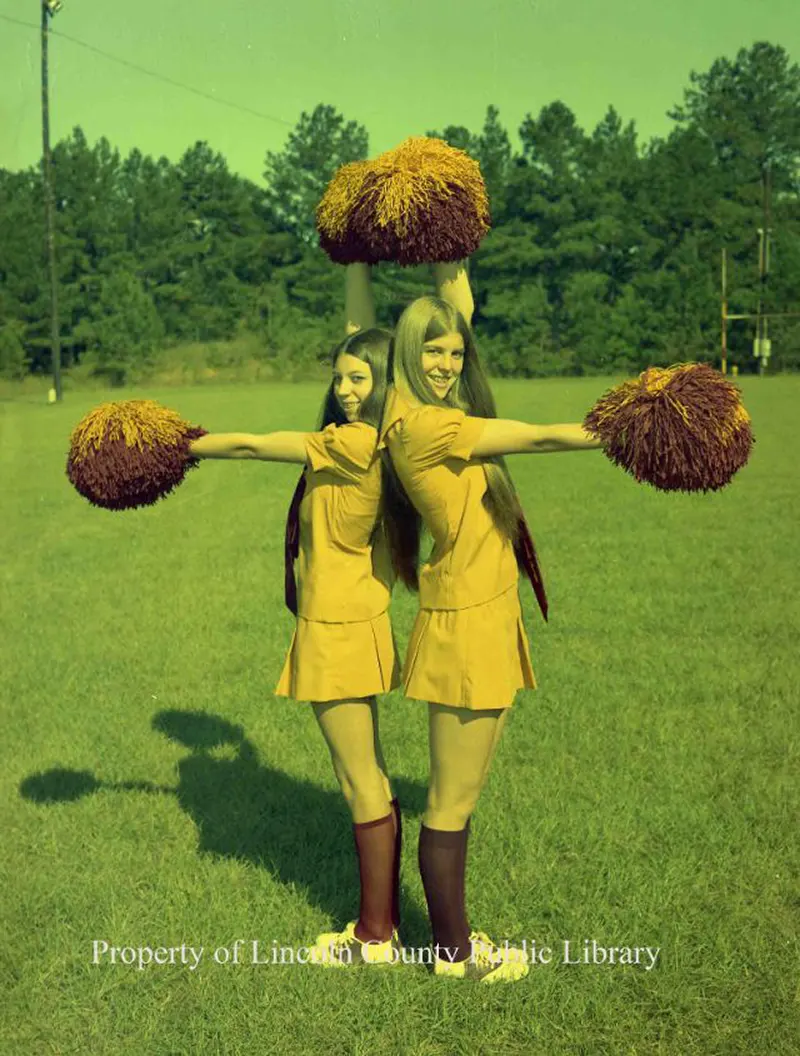Vintage Cheerleaders Photos