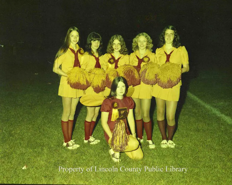 Vintage Cheerleaders Photos