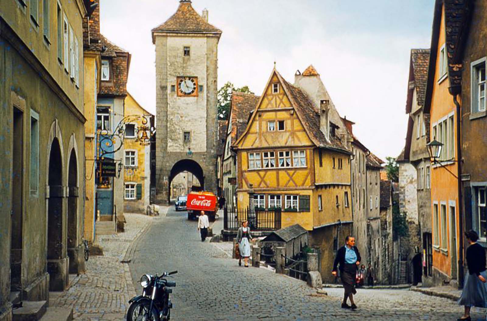 Stunning Kodachrome Slides of 1950s West Germany Captured by a Touring Nurse