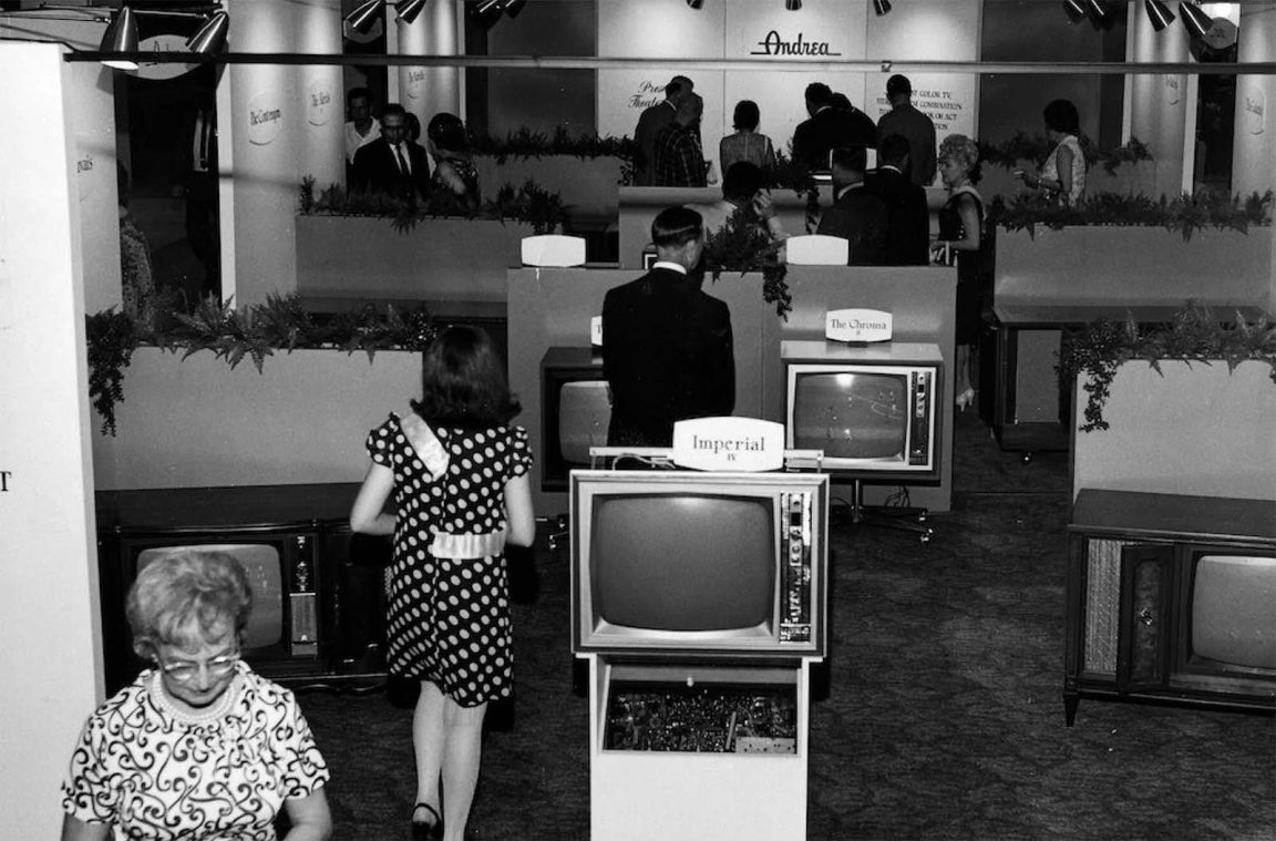 The Consumer Electronics Show in Old Photos: The World's Biggest Tech Show