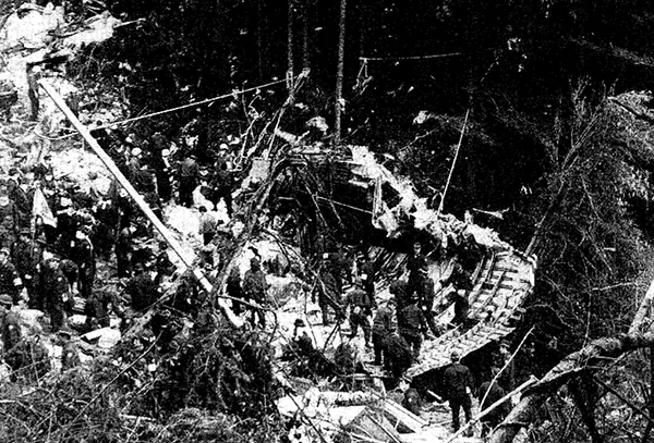 Photos from Japan Airlines Flight 123