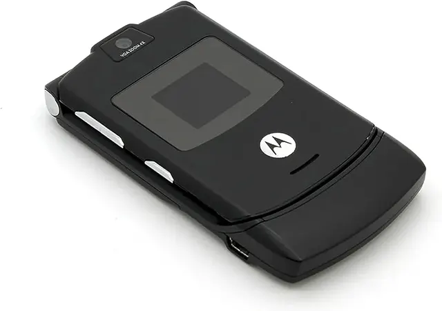 Remembering the 2000s Cell Phone Era Photos