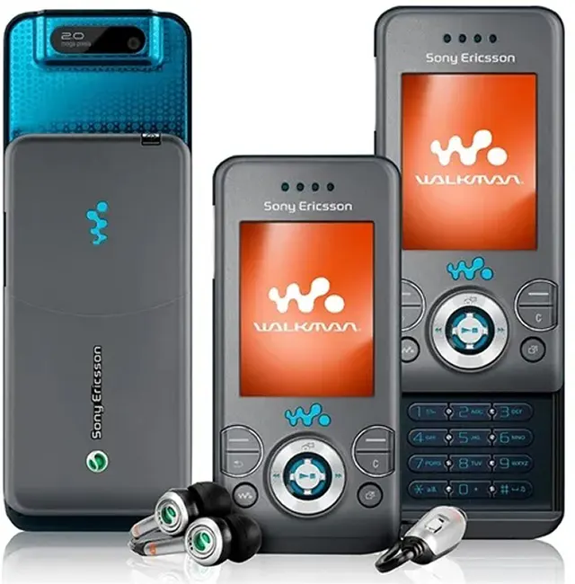 Remembering the 2000s Cell Phone Era Photos