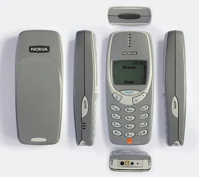Remembering the 2000s Cell Phone Era Photos
