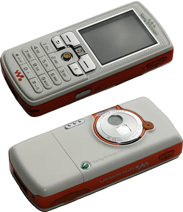 Remembering the 2000s Cell Phone Era Photos