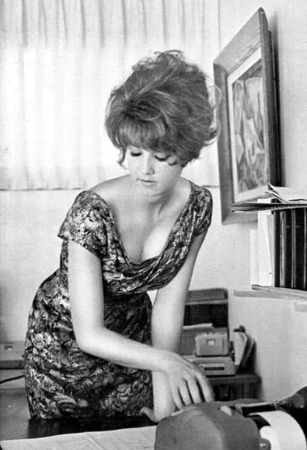 Vintage Photos Secretaries