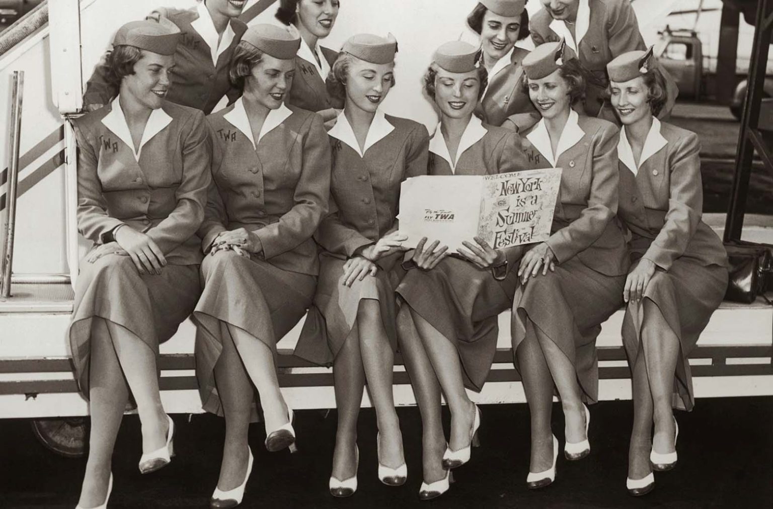 Vintage Photos Show the Stunning Evolution of Flight Attendant Uniforms ...