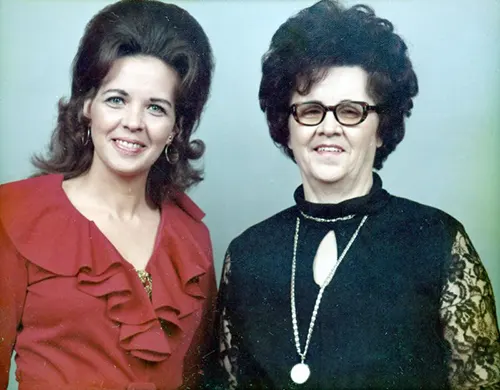 Studio Portraits of Couples and Families From the 1960s