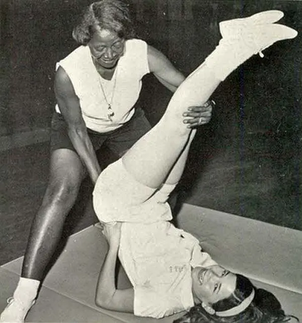 Photos of Old-School Ads and Catalogs Filled With Surprisingly Suggestive Humor
