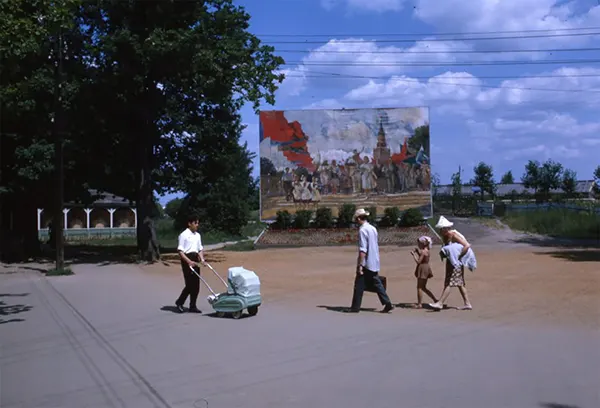 Photos of the Soviet Union Taken by American Professor Thomas T. Hammond