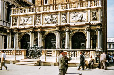 Before Modern Tourism: Kodachrome Photos Show Italy’s Historic Architecture in the 1950s