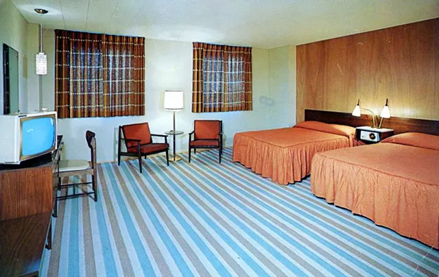 American Motel and Hotel Bedrooms Through Vintage Postcards From the 1950s and 1960s