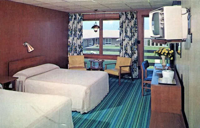 American Motel and Hotel Bedrooms Through Vintage Postcards From the 1950s and 1960s