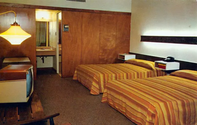 American Motel and Hotel Bedrooms Through Vintage Postcards From the 1950s and 1960s