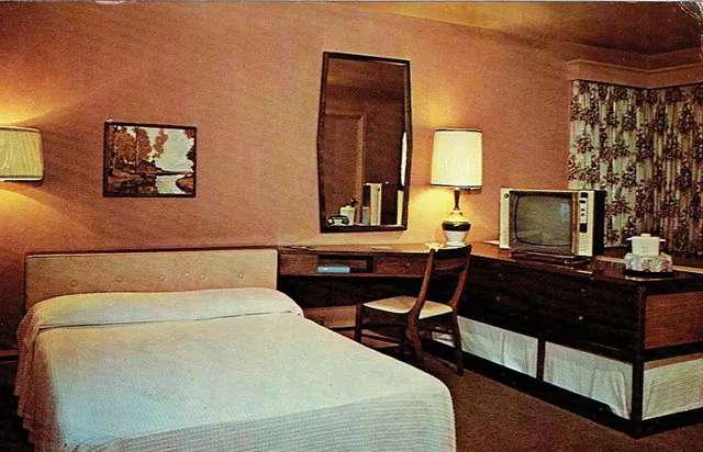 American Motel and Hotel Bedrooms Through Vintage Postcards From the 1950s and 1960s