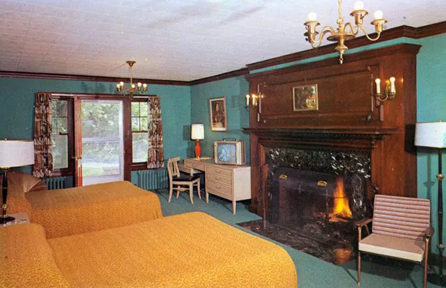 American Motel and Hotel Bedrooms Through Vintage Postcards From the 1950s and 1960s