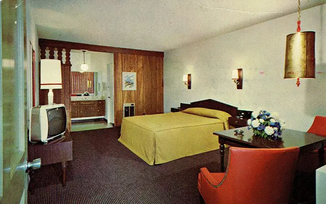 American Motel and Hotel Bedrooms Through Vintage Postcards From the 1950s and 1960s
