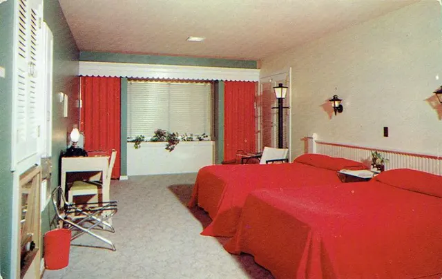 American Motel and Hotel Bedrooms Through Vintage Postcards From the 1950s and 1960s