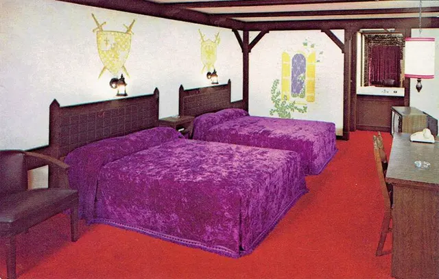 American Motel and Hotel Bedrooms Through Vintage Postcards From the 1950s and 1960s