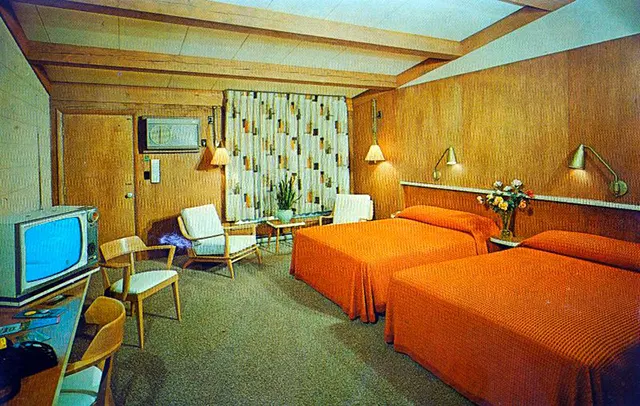 American Motel and Hotel Bedrooms Through Vintage Postcards From the 1950s and 1960s